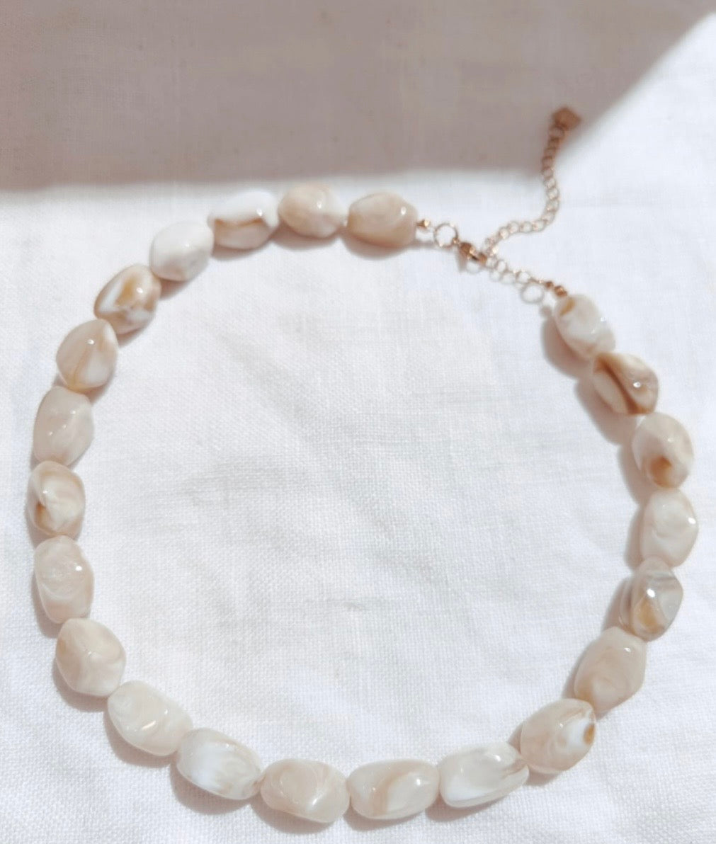 COLLIER RÉSINE - BEIGE
