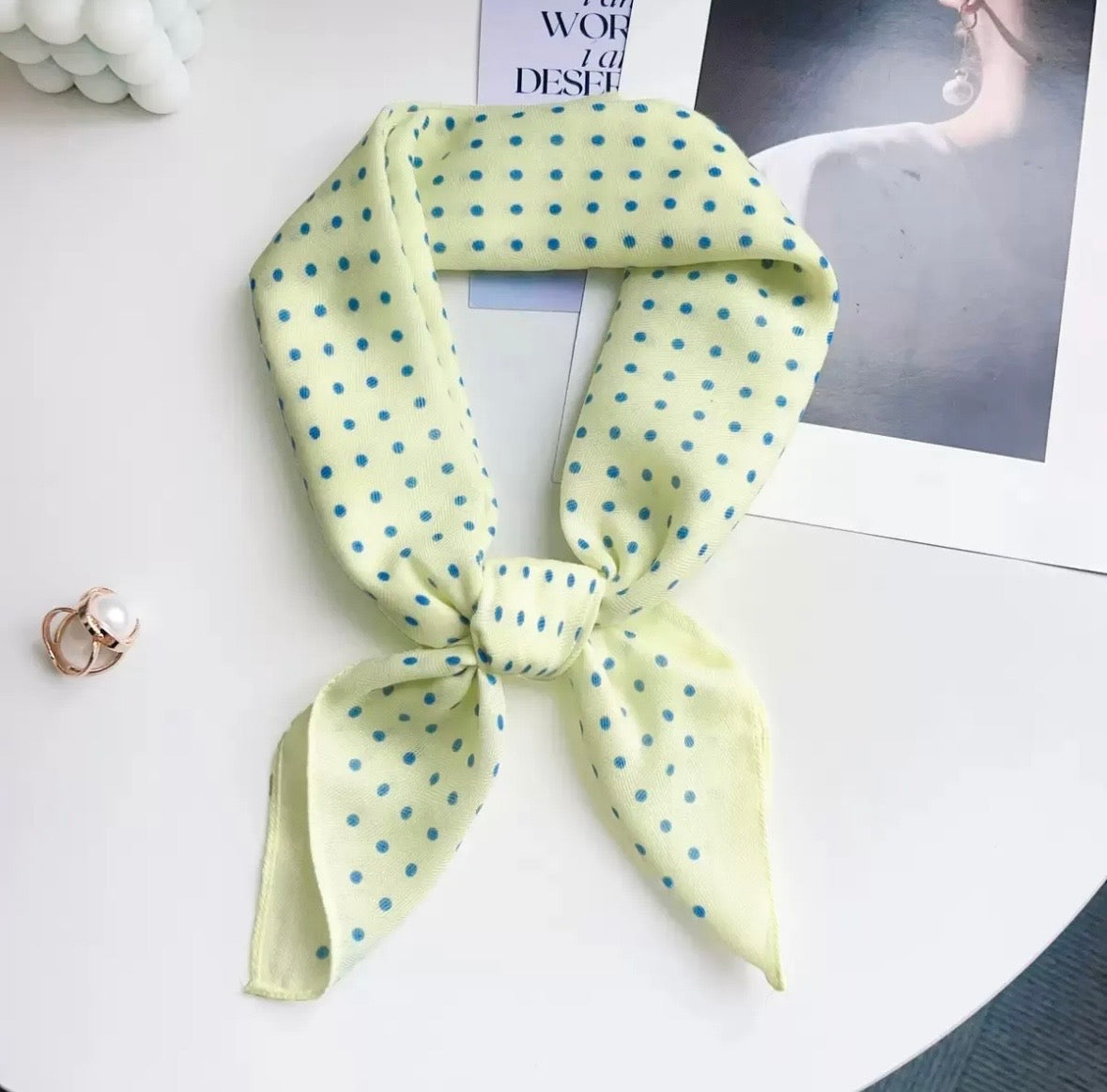 FOULARD A POIS - JAUNE ET BLEU