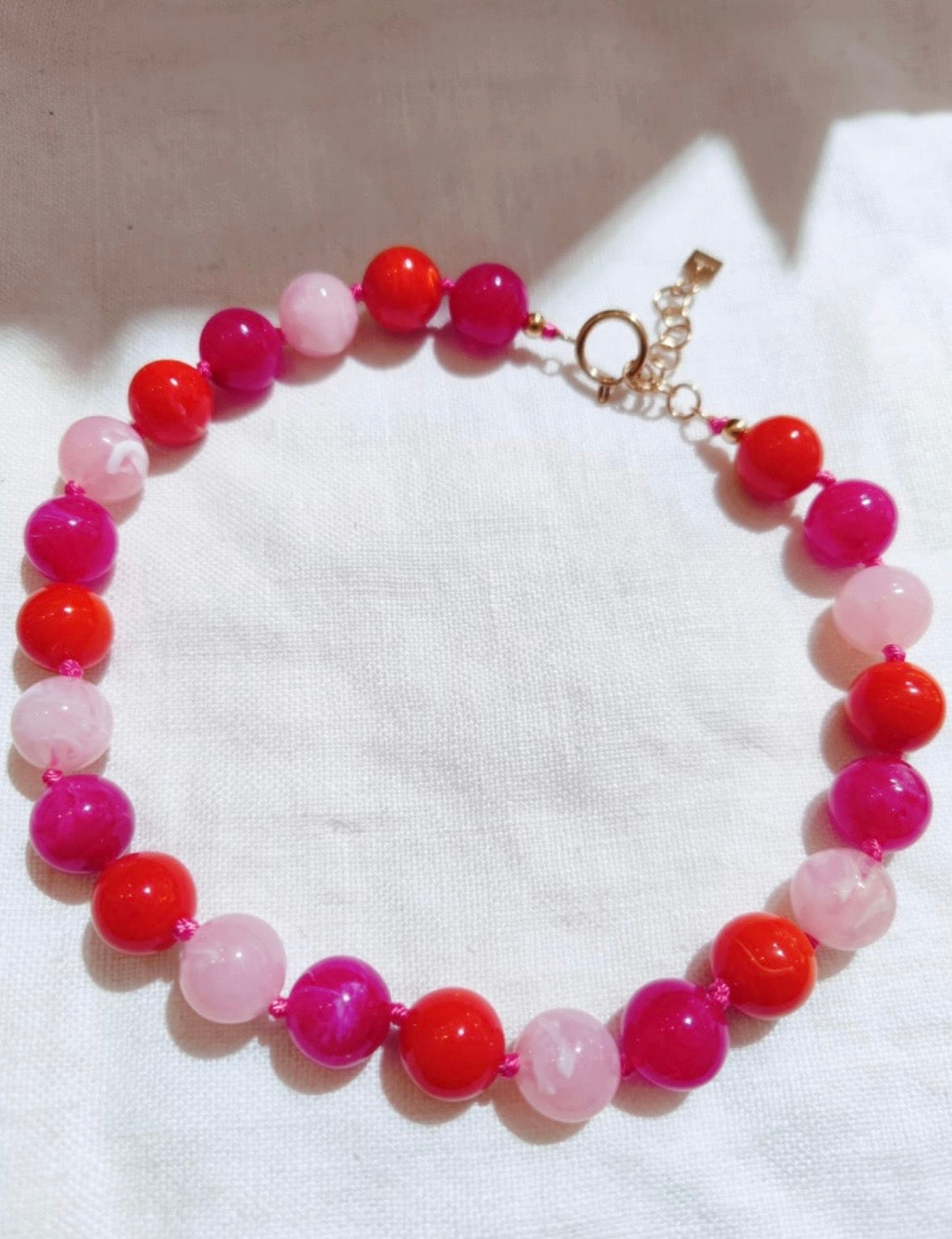 COLLIER RÉSINE - ROSE ET ROUGE