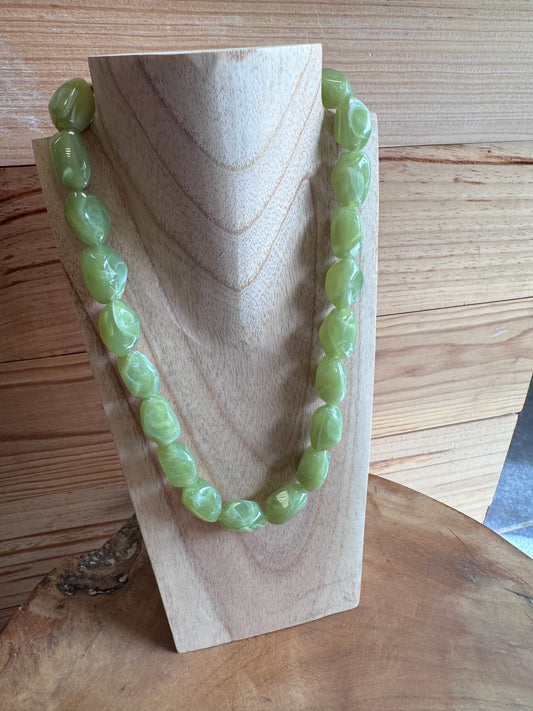 COLLIER RÉSINE - VERT KAKI