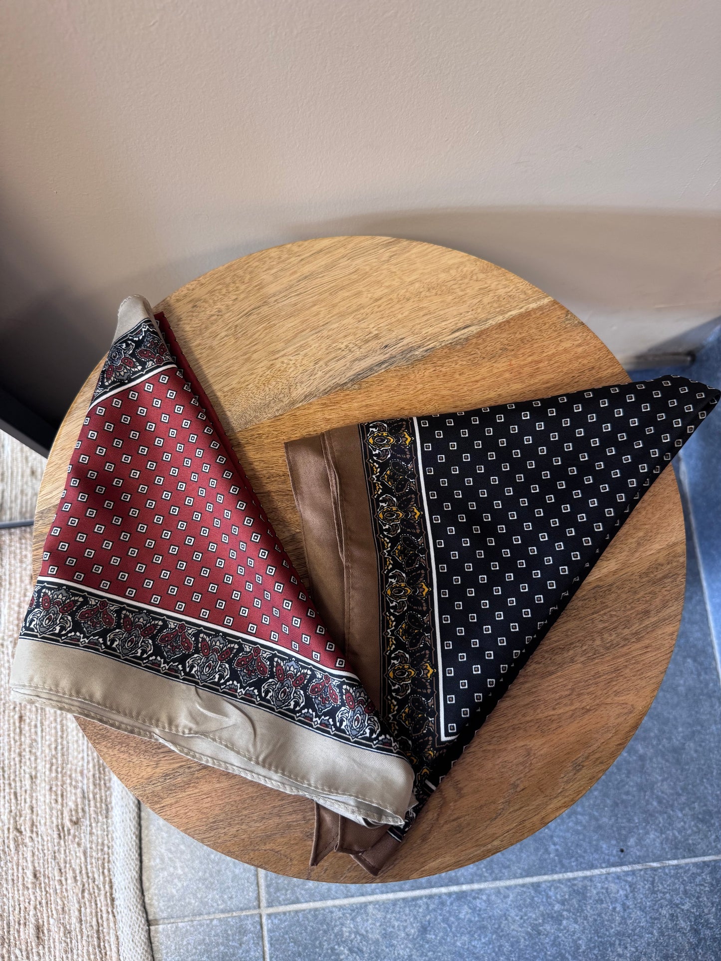 FOULARD TRIANGLE - ROUGE